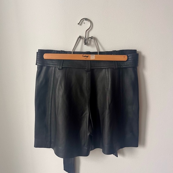 Vince Camuto black leather shorts with tie belt - Picture 4 of 7